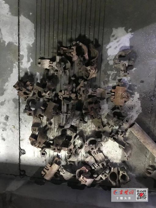 IM电竞 IM电竞app两男子偷盗工地机械零件只想过把“烟瘾” ：媳妇管钱太紧(图1)