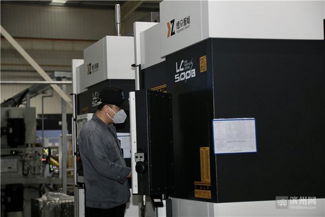 IM电竞 电子竞技平台【重大项目观摩】山东惠宇汽车零部件有限公司高端精密机械零部件生产链改造升级项目：技术水平达到世界先进、国内领先同行业第一位(图2)