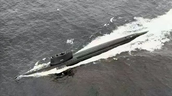 IM电竞 IM电竞app94年美国战舰硬闯我国核潜艇被困72小时我国空军以死捍卫国家(图6)