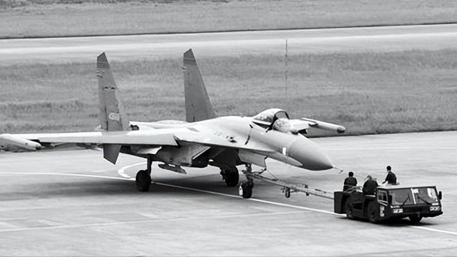 IM电竞 IM电竞app94年美国战舰硬闯我国核潜艇被困72小时我国空军以死捍卫国家(图8)