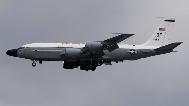IM电竞 IM电竞app94年美国战舰硬闯我国核潜艇被困72小时我国空军以死捍卫国家(图11)