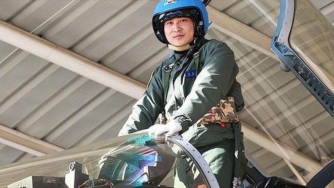 IM电竞 IM电竞app94年美国战舰硬闯我国核潜艇被困72小时我国空军以死捍卫国家(图12)
