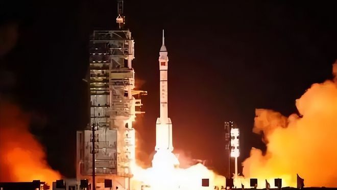 IM电竞 IM电竞app94年美国战舰硬闯我国核潜艇被困72小时我国空军以死捍卫国家(图18)