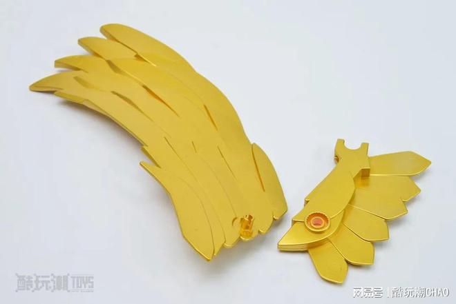 IM电竞 IM电竞app满身皆是黄金甲黄金圣斗士太帅了！拼奇射手星矢开箱评测(图16)