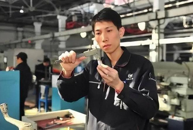 沈阳小伙洪家光：技校毕业39岁解密西方IM电竞 IM电竞app绝密技术获奖800万(图3)