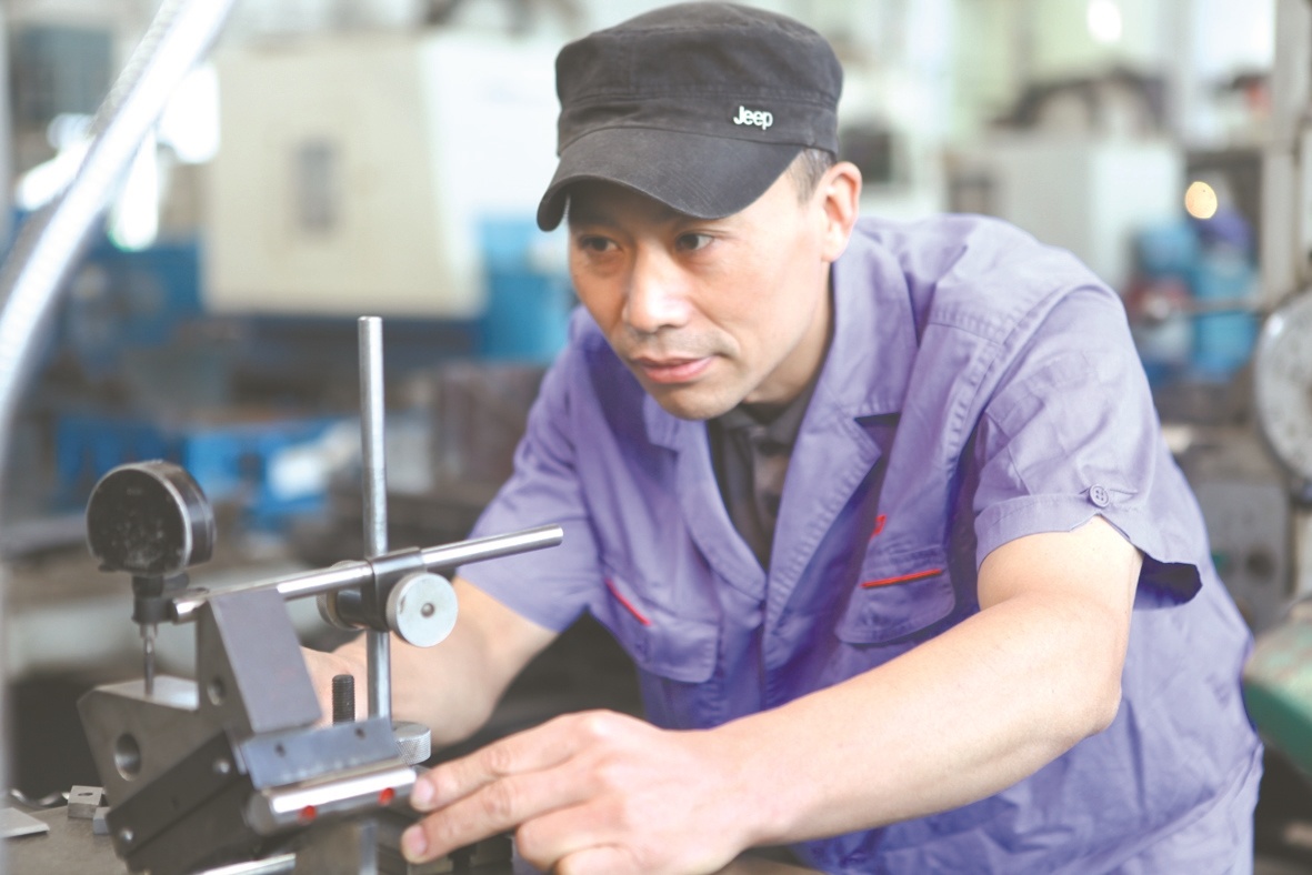 尊崇劳动 尊崇技能 工匠 ——我省选拔IM电竞 IM电竞app表彰第三届“湖北工匠”(图1)