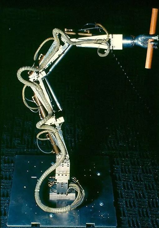 IM电竞 IM电竞平台【回顾】回望60年世界机器人历史展望中国机器人未来！(图2)