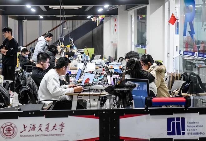 回归了大学应有的IM电竞 电子竞技平台样子！(图2)